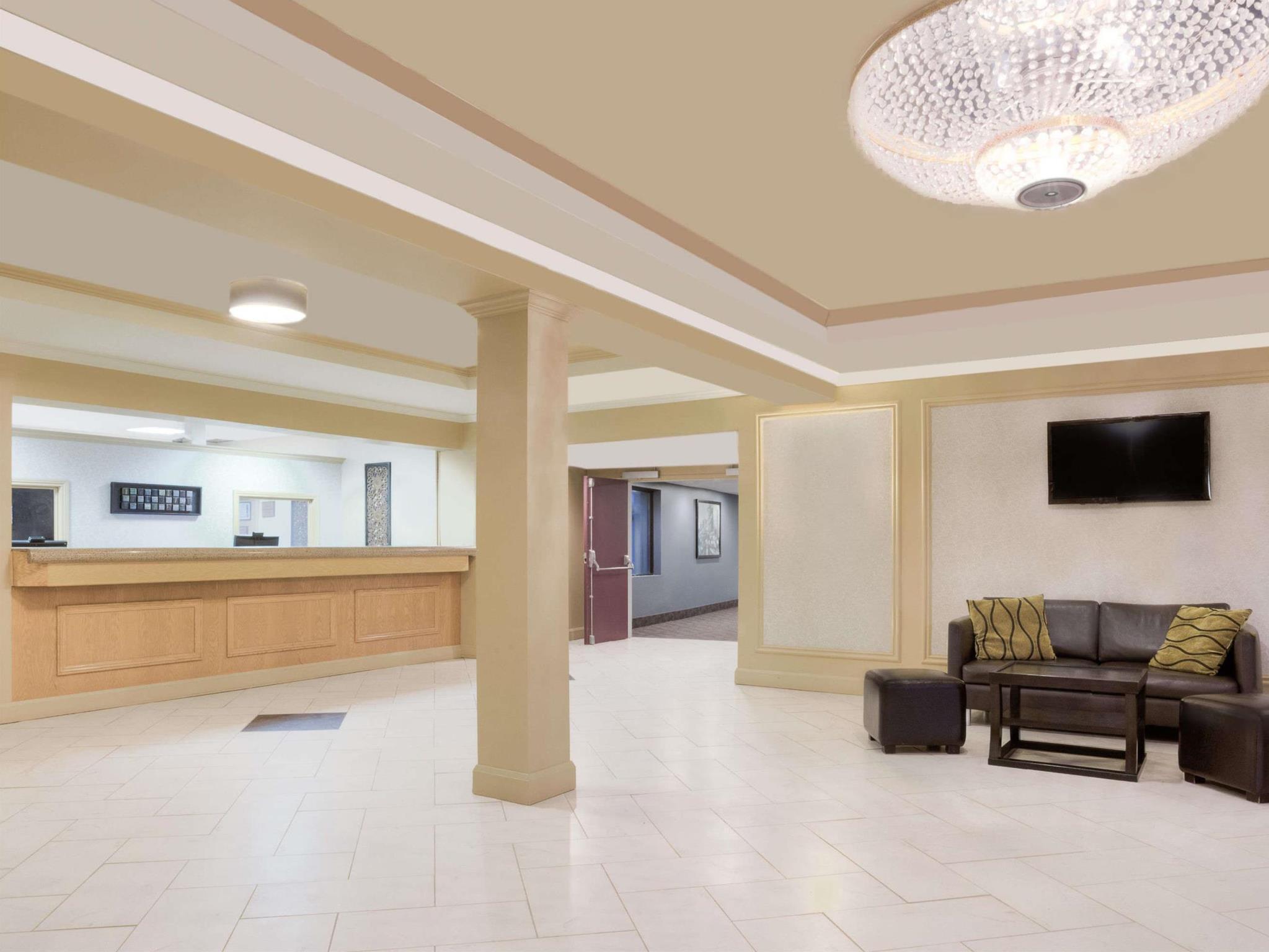 Travelodge By Wyndham New Brunswick