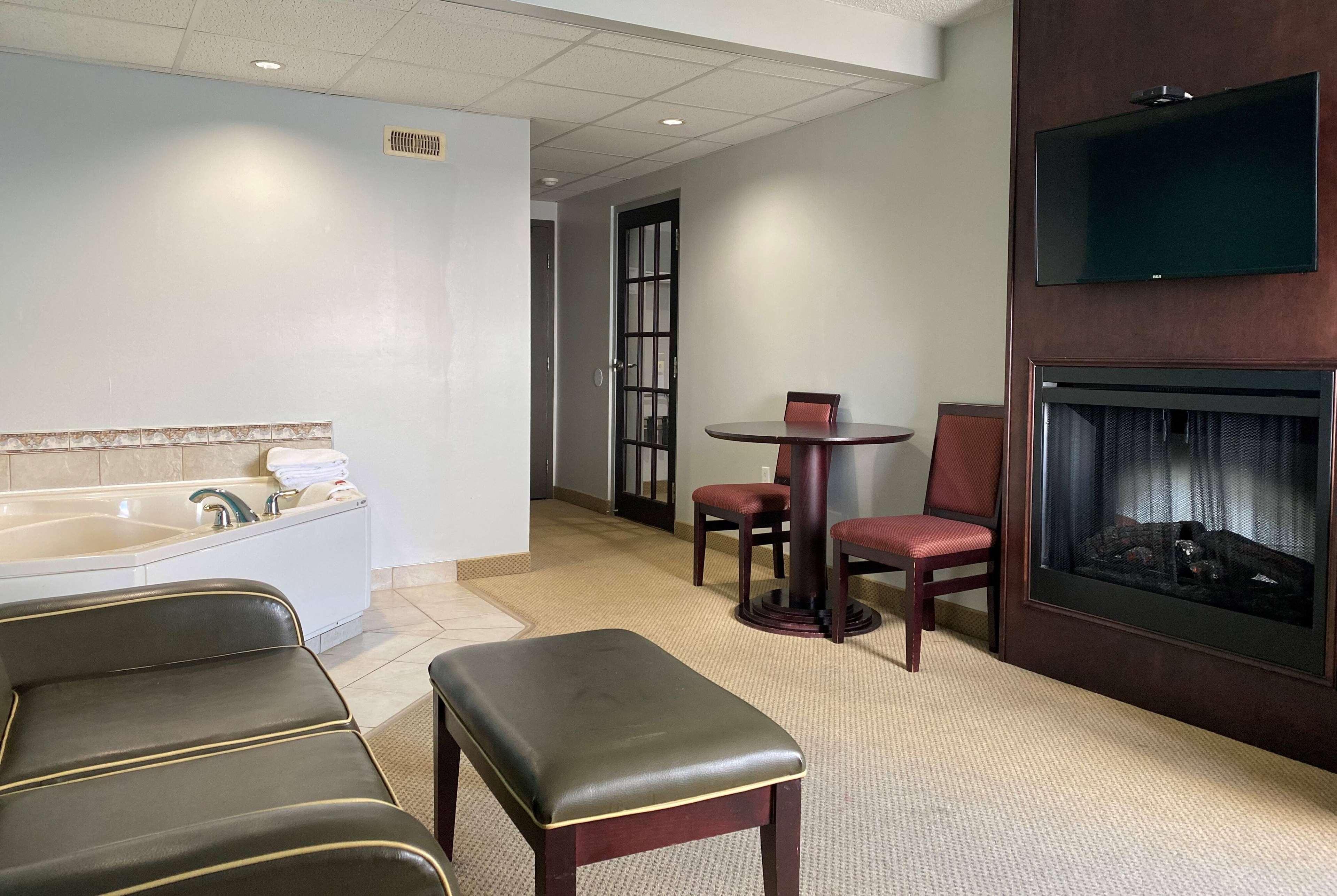 Travelodge By Wyndham New Brunswick Motel
